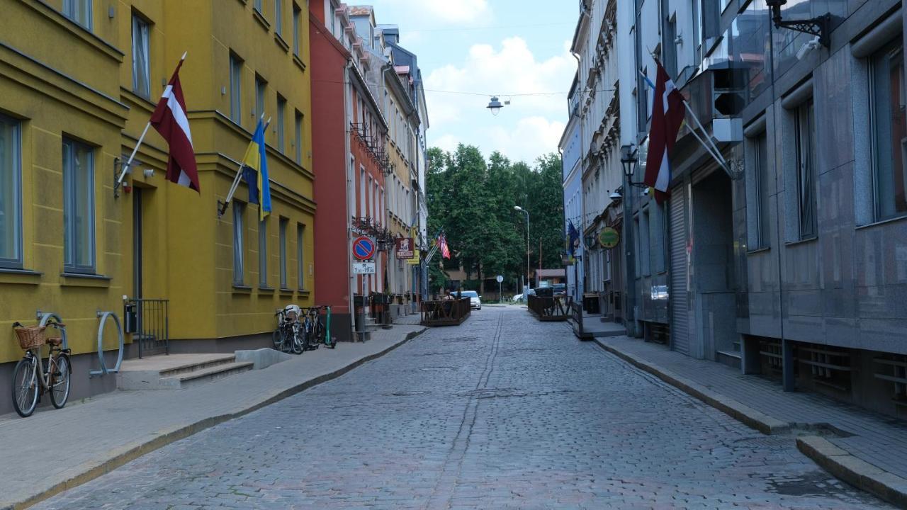 Historic Apartment With Wooden Floors In The Hearth Of Old-Town Riga Exterior photo